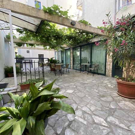 Guesthouse Tri Palme Bečići Extérieur photo