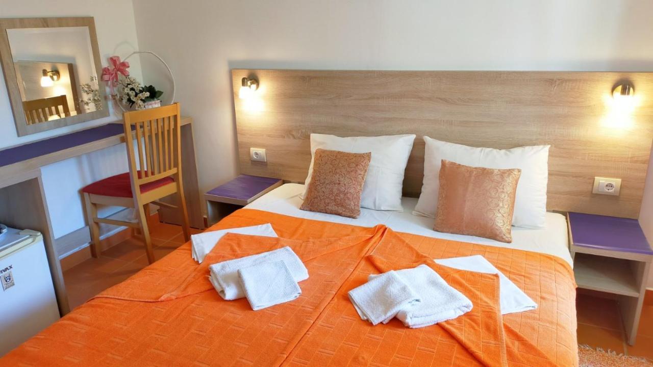 Guesthouse Tri Palme Bečići Extérieur photo